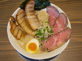 赤シャモジ新潟東店　濃熟醤油チャーシュー麺