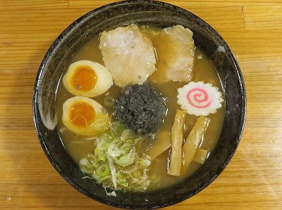 龍千ラーメン黒