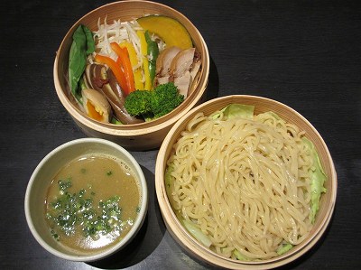 温野菜の彩り蒸篭つけ麺(限定)
